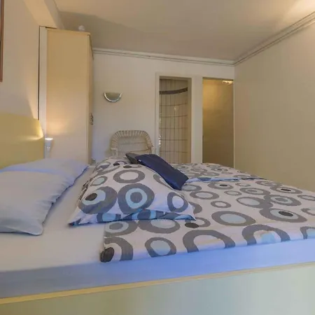 One-bedroom In Crikvenica Xvi 公寓
