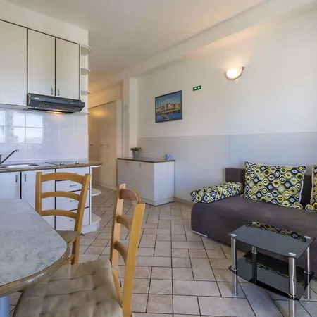 One-bedroom In Xvi *